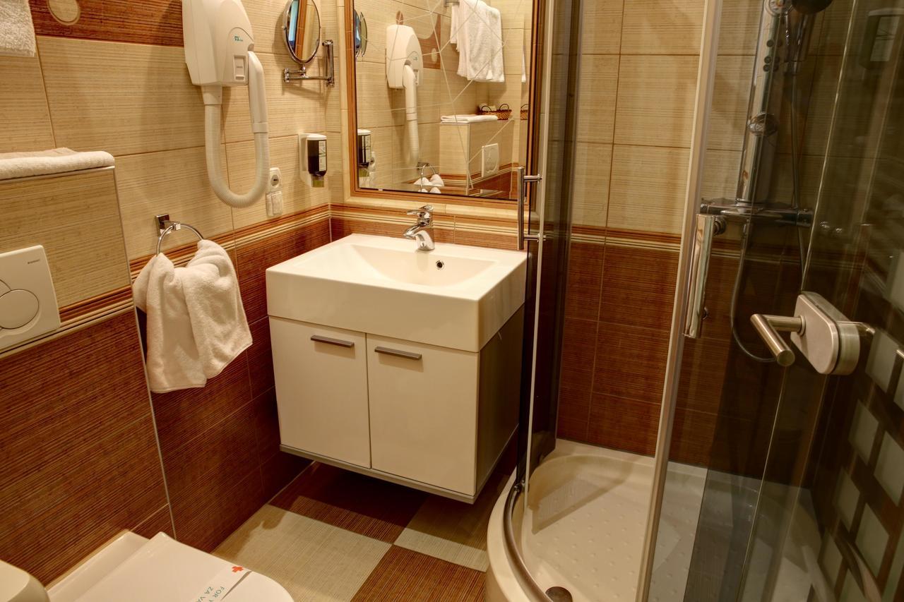 פרישטינה Hotel Gorenje מראה חיצוני תמונה